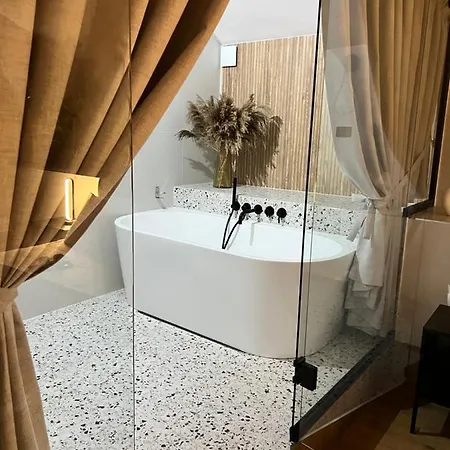 Appartement Luxury Leo Garden & Spa